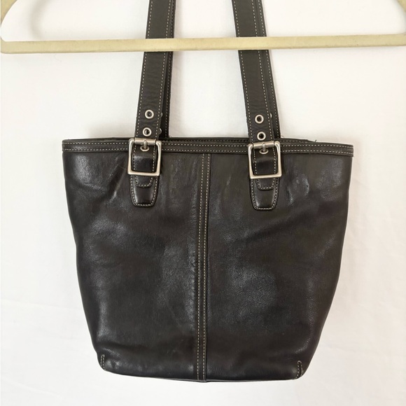 Coach Black Leather Y2K med Tote with Buckle Details - Picture 2 of 9